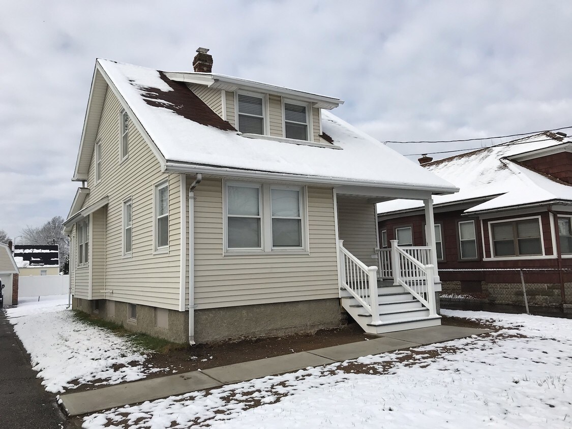 140 Adams St, Stratford, CT 06615 Apartments in Stratford, CT