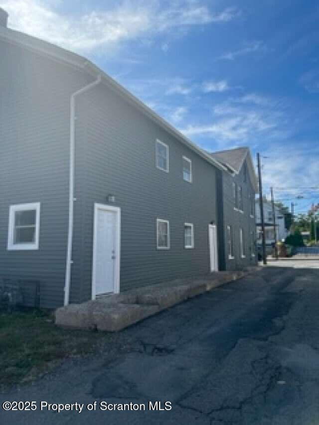 Foto del edificio - 275 Railroad Ave