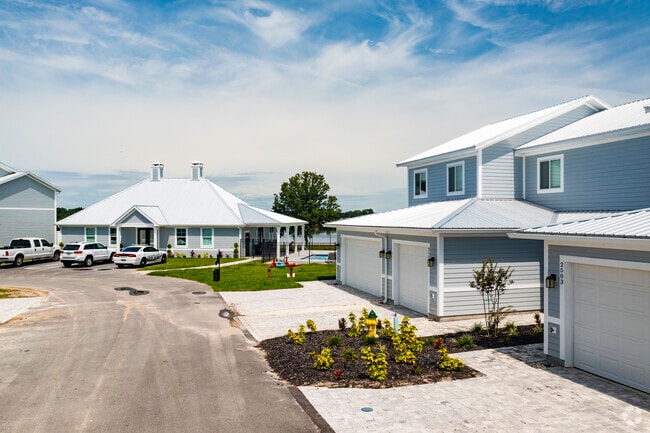 Building Photo - The Townhomes of Evergreen on Lake Idylwild