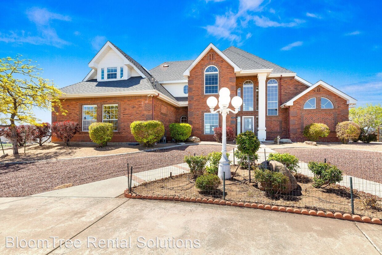 5 br, 4 bath House 678 S Lakeview Drive House for Rent in Prescott