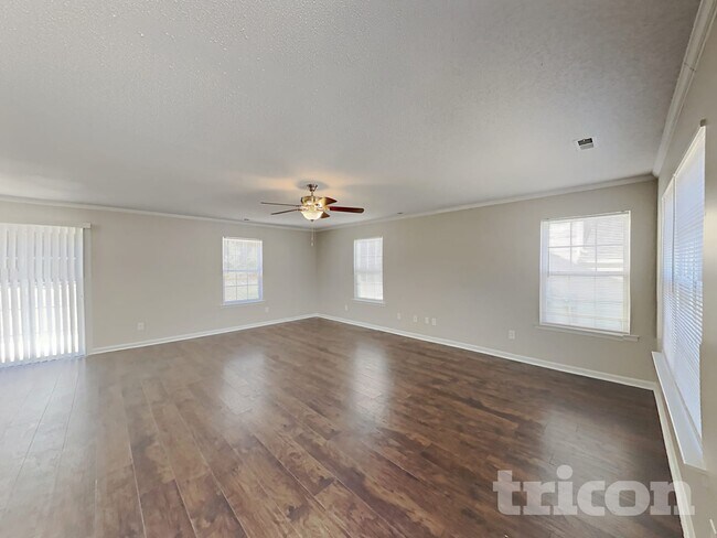 Building Photo - 223 Pebblestone Dr