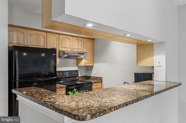Foto del edificio - 3315 Wyndham Cir