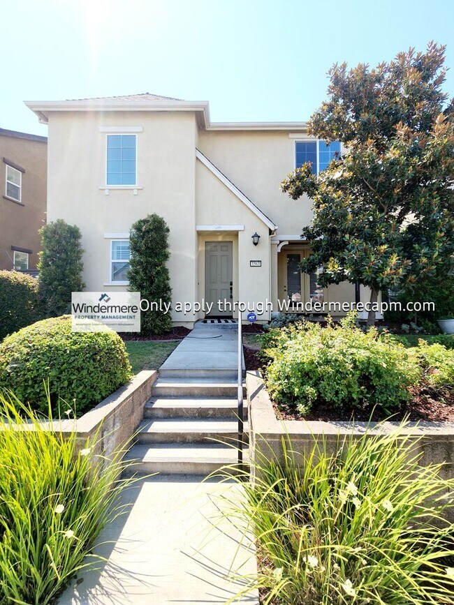 Foto del edificio - Gorgeous 3BR/3BA Roseville Rental Home
