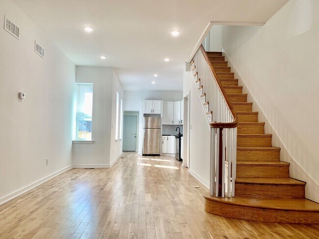 Building Photo - Newly Renovated 3-Bedroom Townhome in Port...