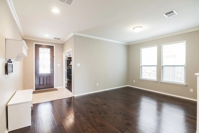 Foto del edificio - Room in House on Calla Lily Boulevard