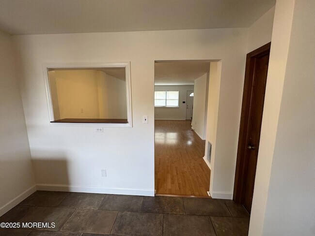 Building Photo - 156 Primrose Ln