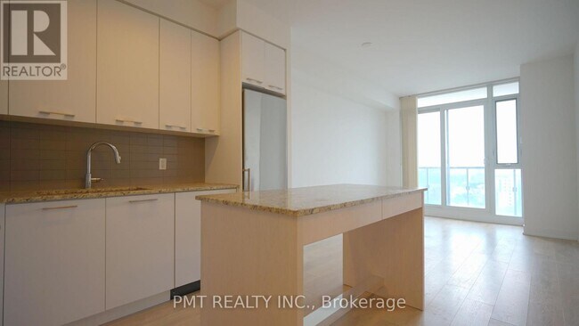 Photo du bâtiment - 9471 Yonge St