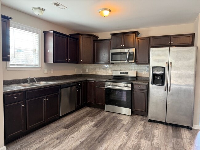 Building Photo - 2 BR 2 BA Townhome in Holly Ridge