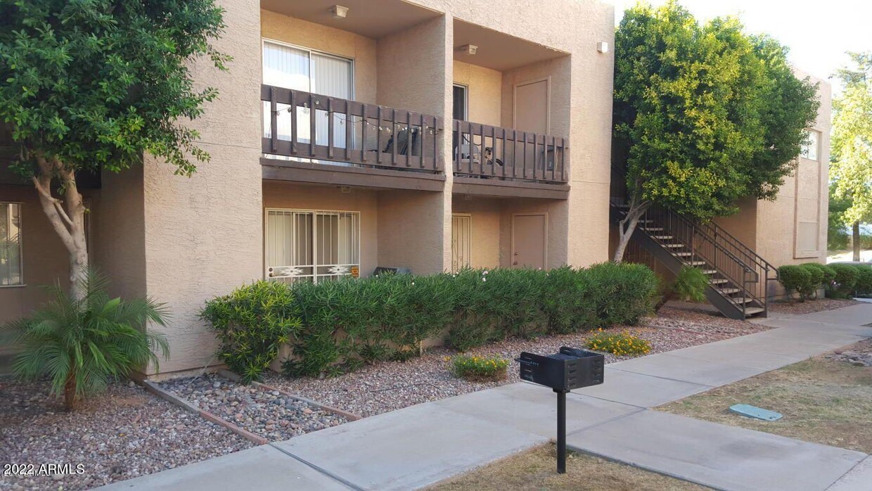 Foto principal - 520 N Stapley Dr