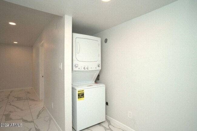 Building Photo - 4520 S Juniper St