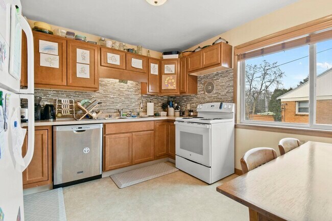 Foto del edificio - 426 Rushmore Ln