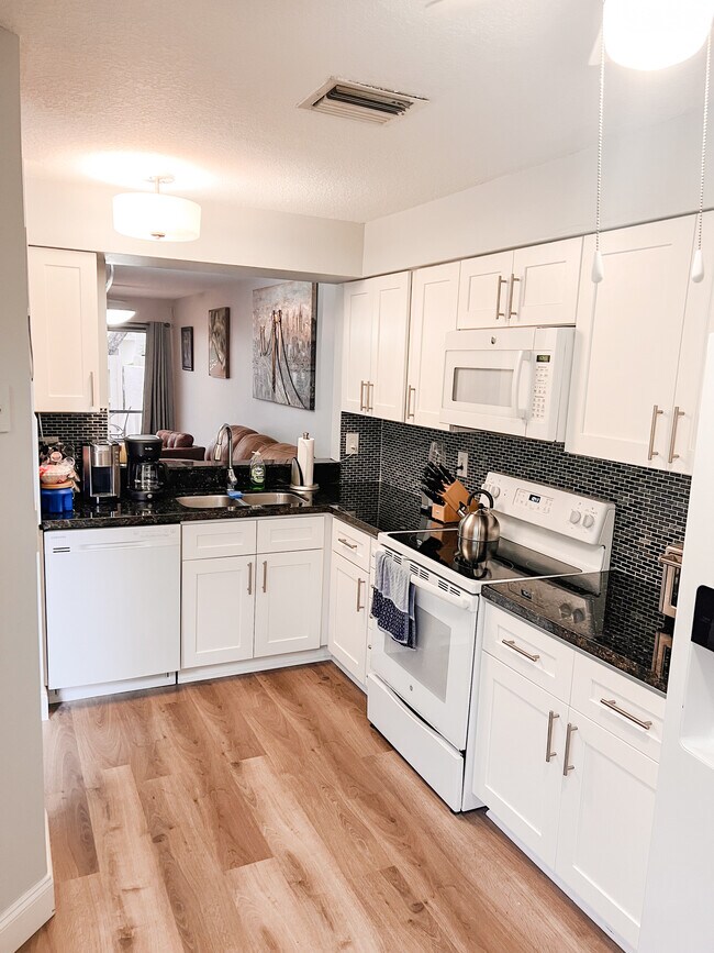 Foto del edificio - 10851 Cypress Glen Dr