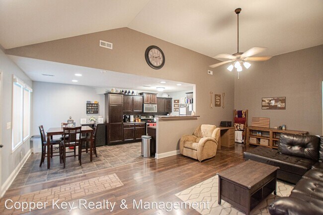 Foto del edificio - 3 br, 2 bath House - 423 Leslie Wood Drive