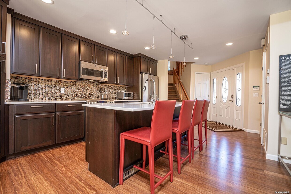 8 Apaucuck Point Rd Unit 3B, Westhampton, NY 11977 Condo for Rent in