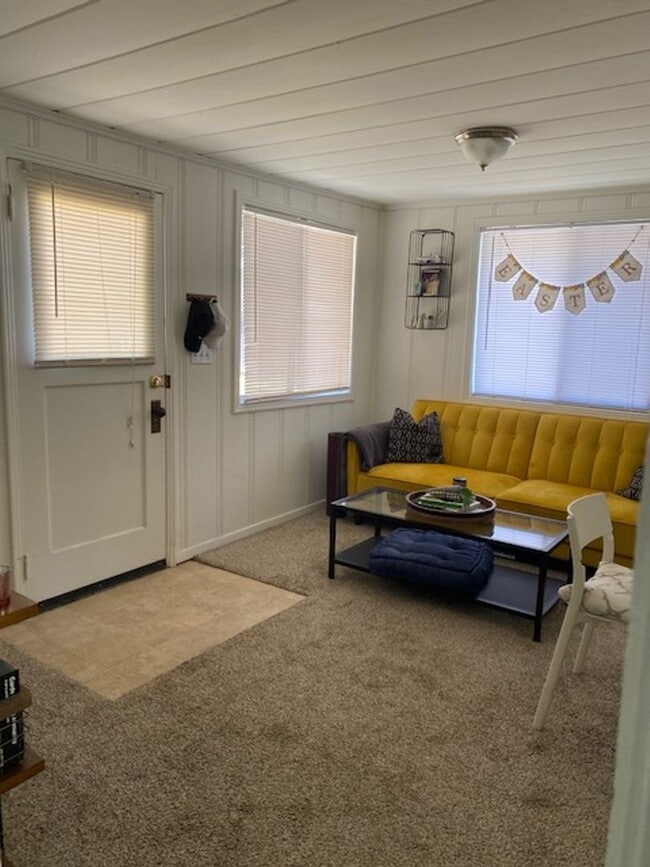 Building Photo - 1361 Stafford St