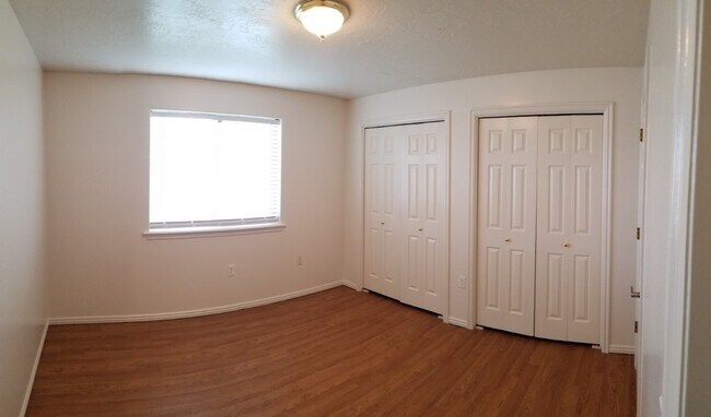 Building Photo - 2 bed, 1 bath Condo @ Continental Park w/ ...