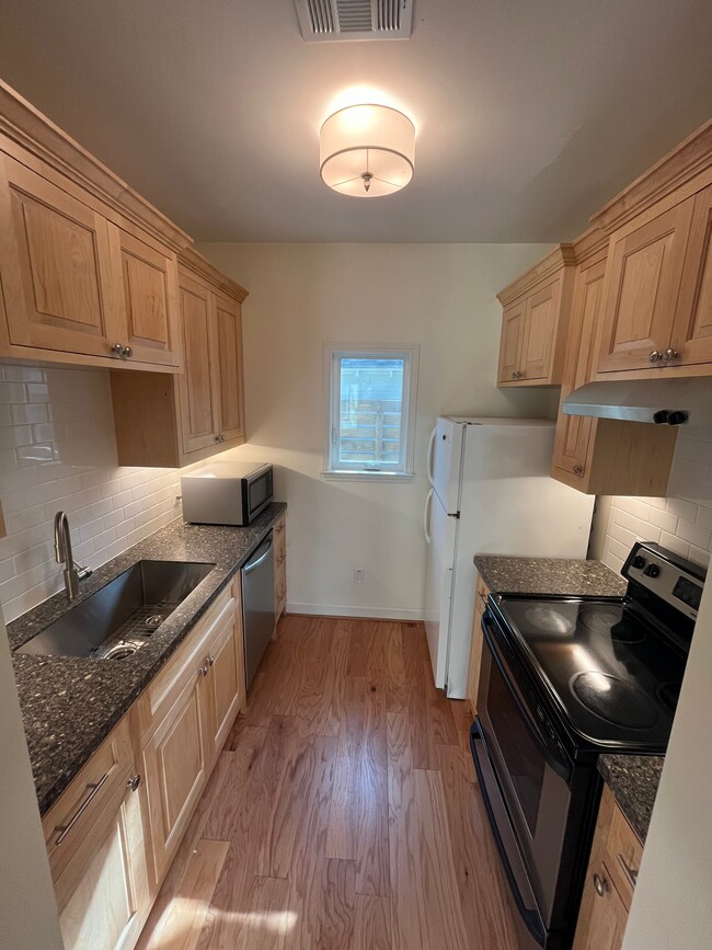 Cocina completa - 4388 Varsity Ln