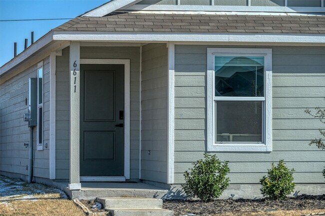 Foto del edificio - 6611 Coulter Dr