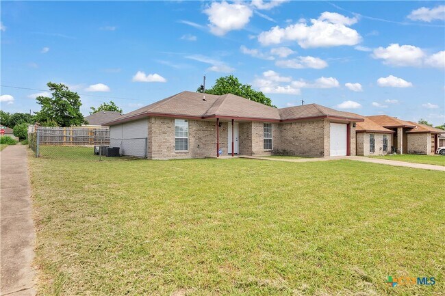 Building Photo - 2510 Caprice Dr