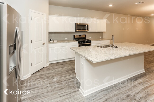 Building Photo - 6431 Tiger Pointe Dr.