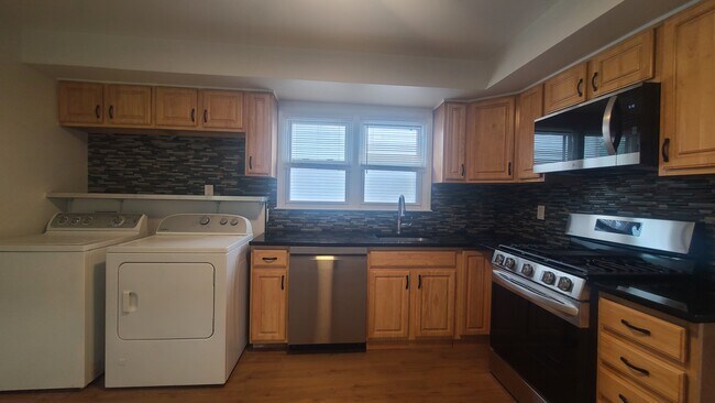 Foto del edificio - 589 Bramhall Ave