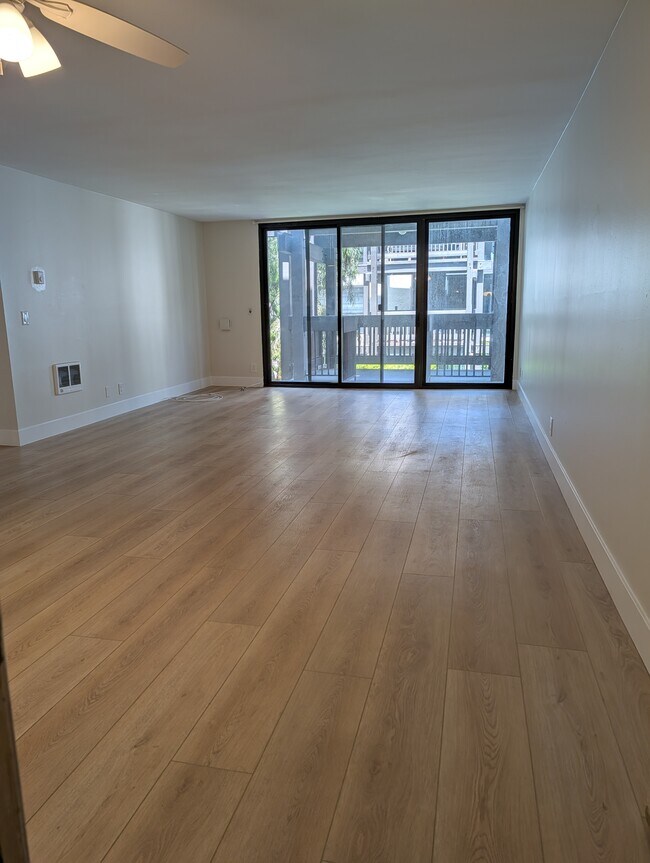 Comedor principal y sala de estar - 7777 W 91st St