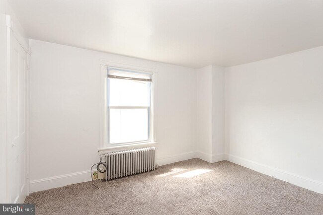 Building Photo - 624 Olive St
