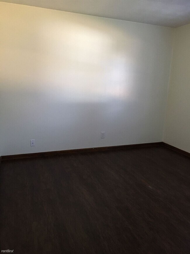 Building Photo - 2 br, 1 bath  - 8 South St Apt 3