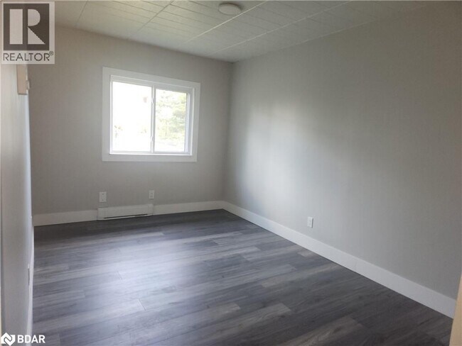 Building Photo - 8800 Willoughby Dr