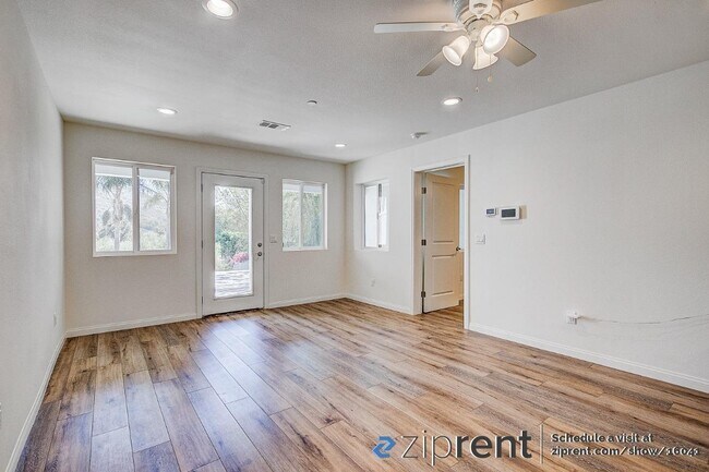 Foto del edificio - 19303 Cresthaven Ln