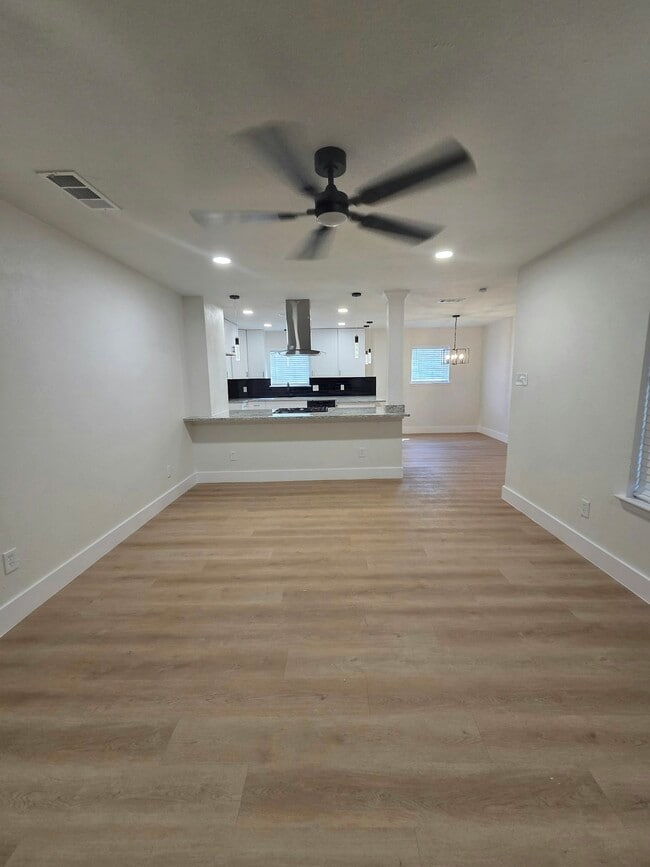 Foto del edificio - 6400 Buena Vista Dr