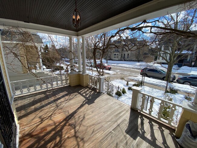 Building Photo - 229 Crescent NE- Walk to Medical Mile- Wat...