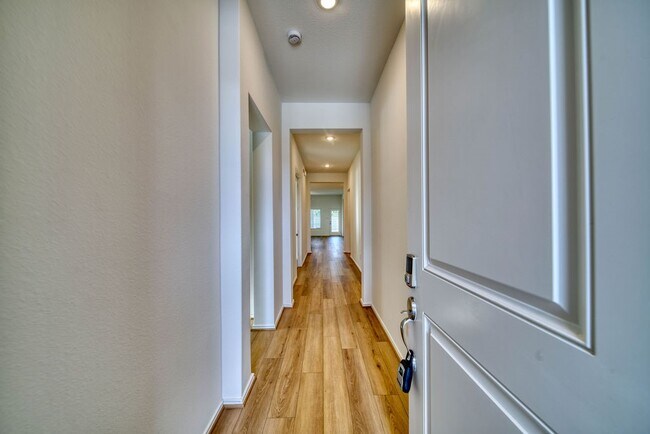 Building Photo - 2334 Honeyberry Shrub Dr