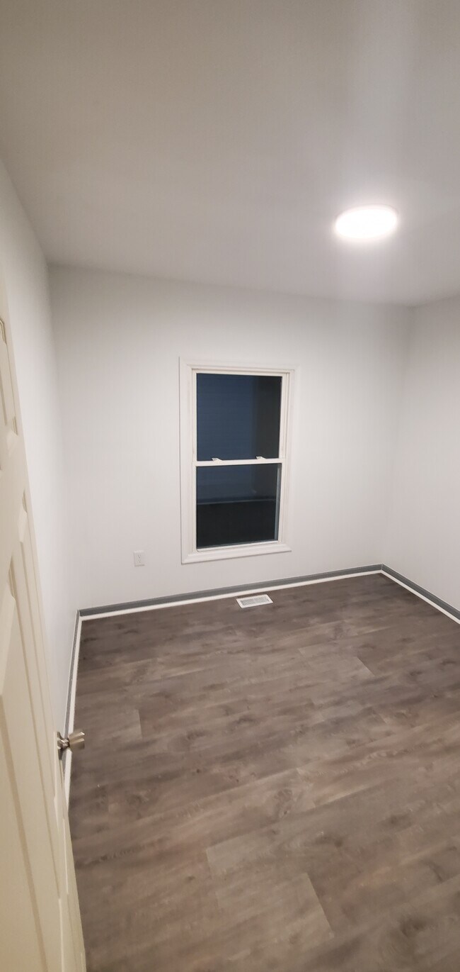 Building Photo - 1716 Spencer Plz