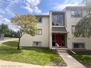 Building Photo - 1653 Riverside Dr