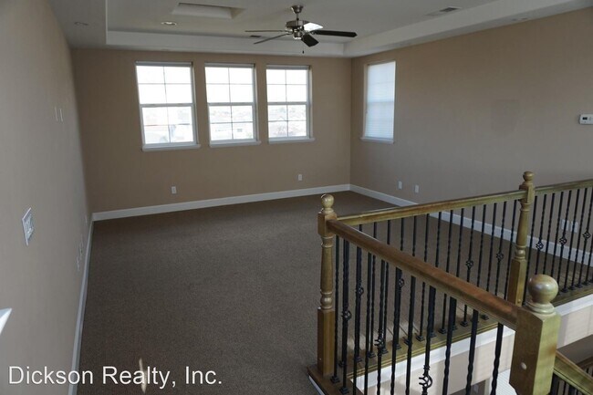 Building Photo - 4 br, 4 bath House - 10830 Serratina Drive