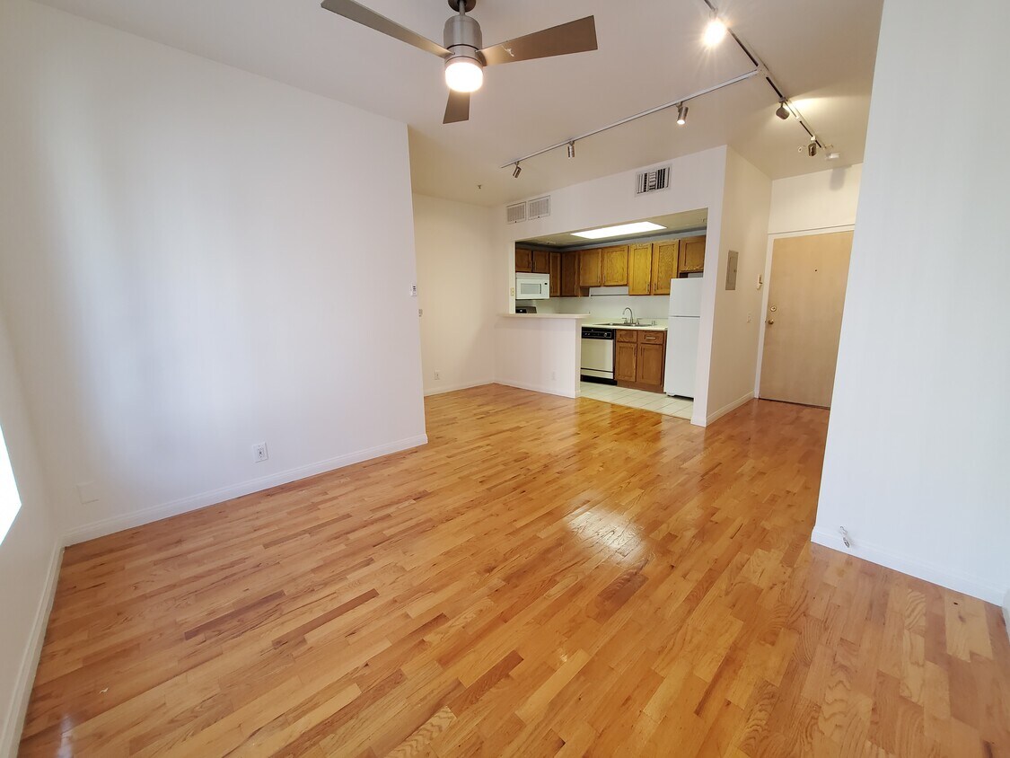 406 S Mansfield Ave, Los Angeles, CA 90036 House Rental in Los Angeles, CA