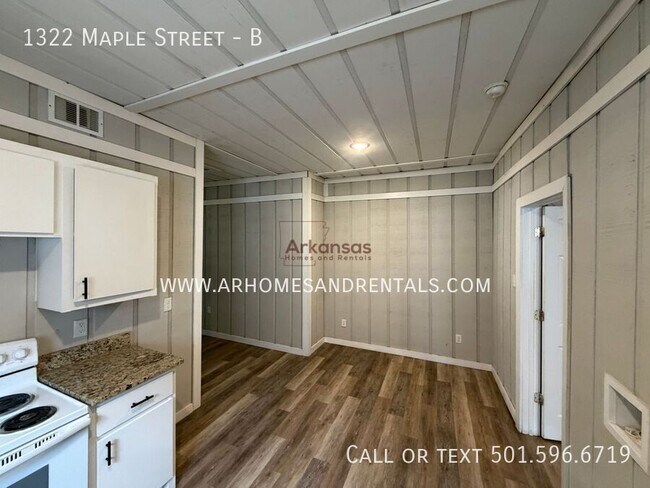 Building Photo - 1322 Maple St