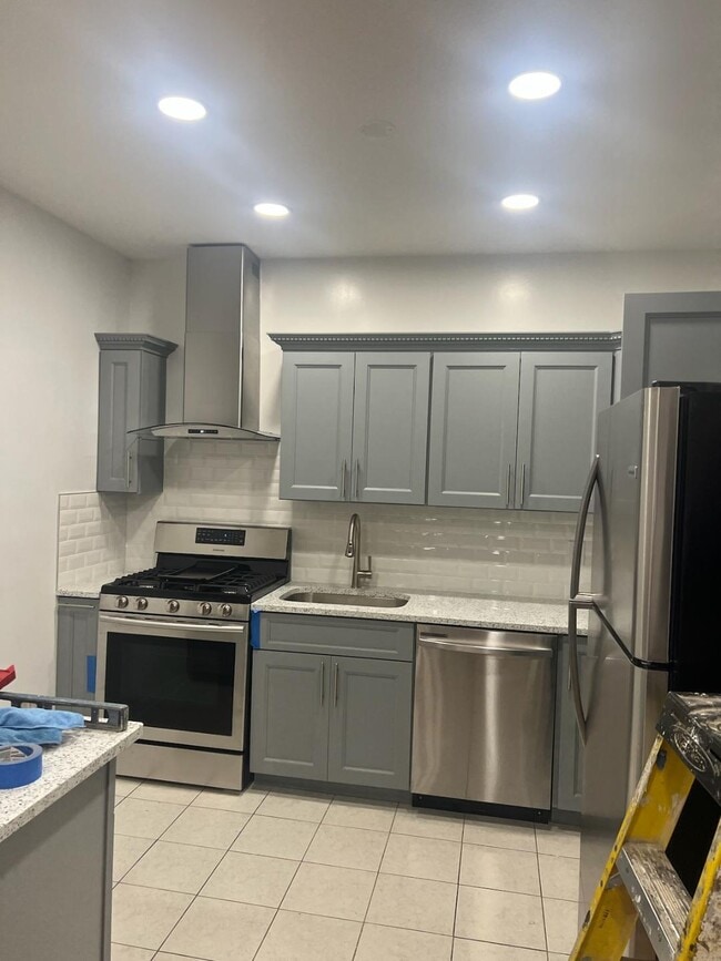 3 bedroom in Queens NY 11106 - 3 bedroom in Queens NY 11106 Apartment