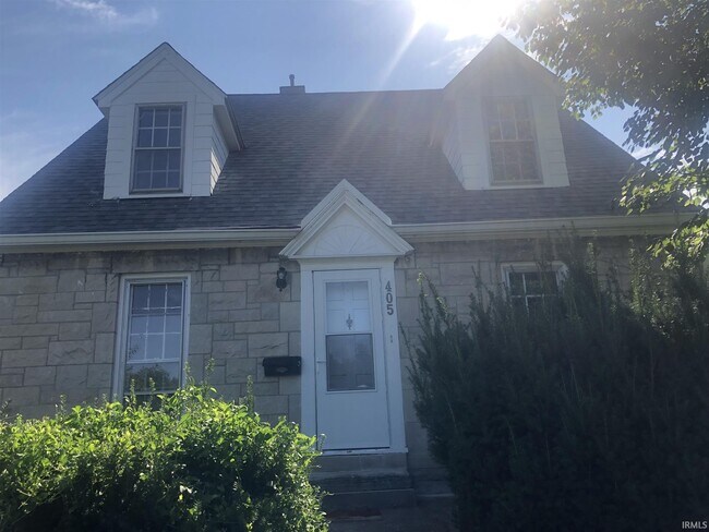 Building Photo - 405 S Eagleson Ave