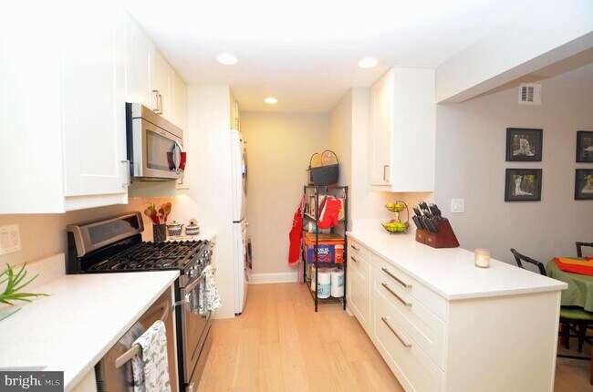 Foto del edificio - 6627 Dorset Dr