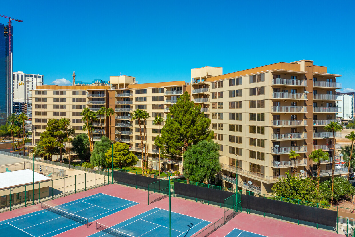 Foto principal - Marie Antoinette Condominiums