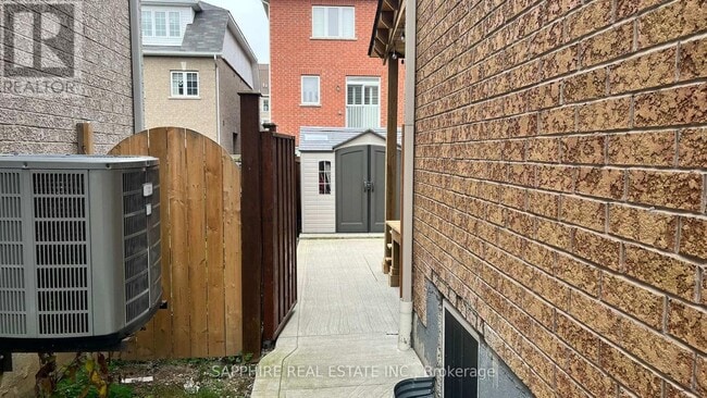 Building Photo - 60 Nahani Way