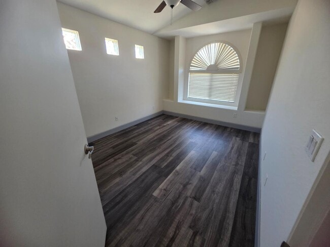 Building Photo - 10617 W Coronado Rd