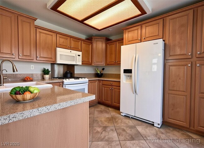 Foto del edificio - 2053 Smoketree Village Cir