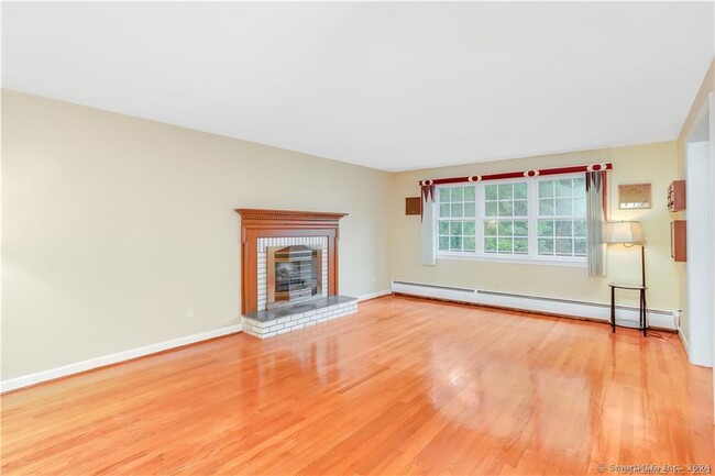Foto del edificio - 3 Fox Meadow Ln