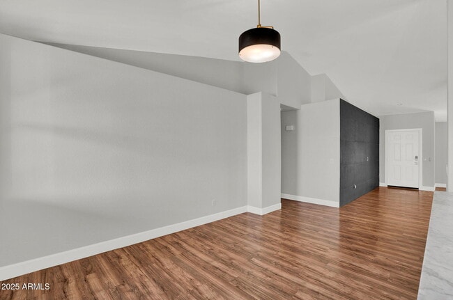 Foto del edificio - 8406 W Dahlia Dr