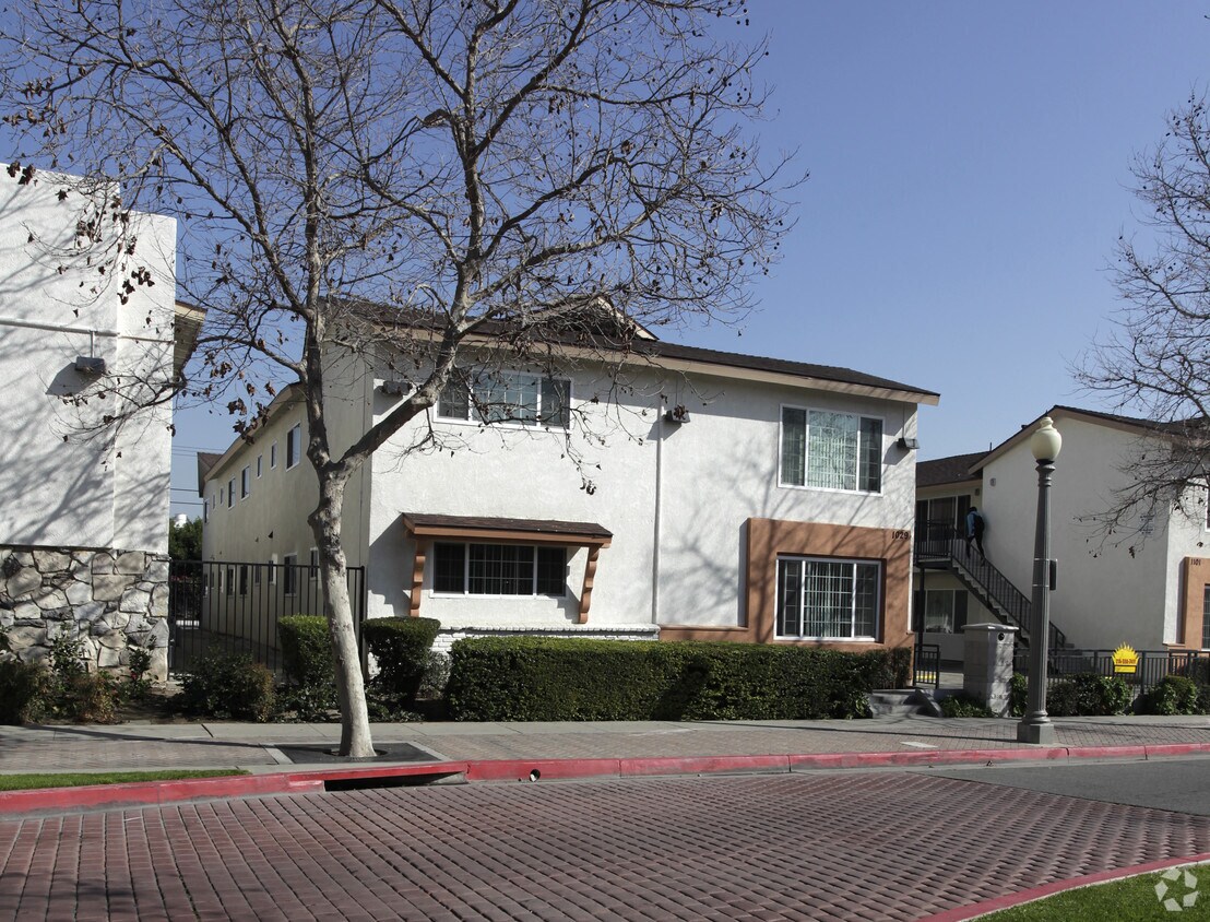 Building Photo - 1029 S Minnie St
