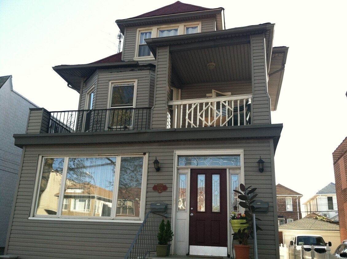Primary Photo - Dyker Heights Two Bedroom