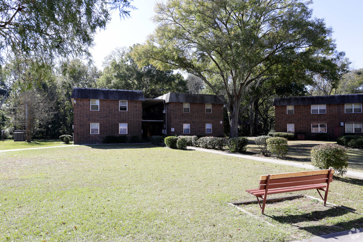 Primary Photo - Huron-Sophia Apartments